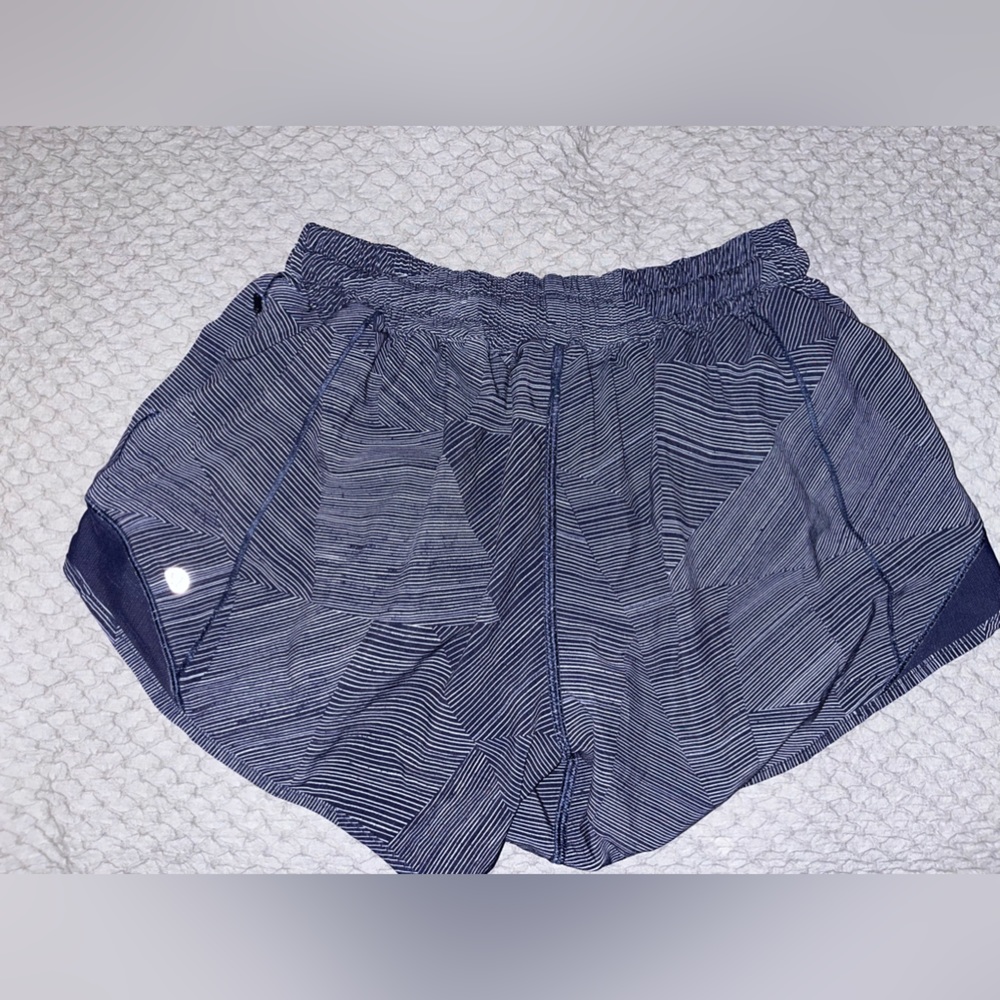 Lululemon Hotty Hot 4” shorts